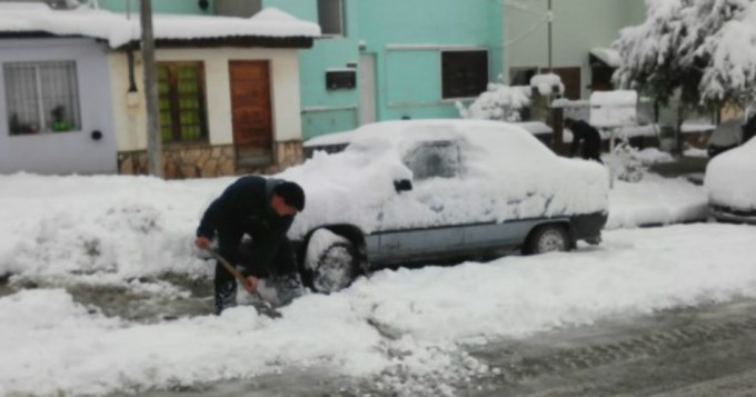 Photo of Chubut sufre un intenso temporal de nevadas y lluvias