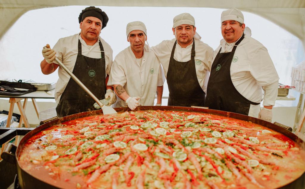 Photo of GDS Catering cocinó paella para 12.000 personas por el 134° aniversario de la ciudad de Ushuaia