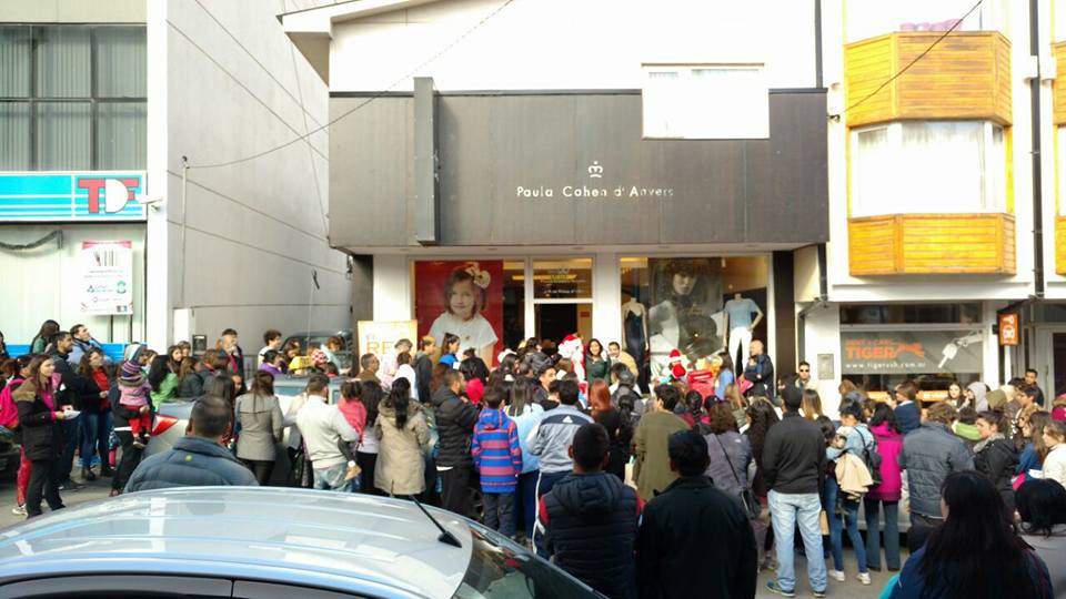 Photo of Comerciantes de la calle Rosas organizan campaña solidaria para Navidad