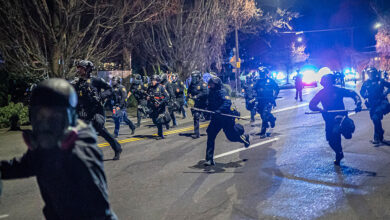 Photo of EEUU: OTRA NOCHE DE VIOLENTAS PROTESTAS POR LA MUERTE DE UN JOVEN NEGRO POR LA POLICÍA