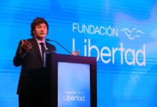 Photo of De la motosierra al stand up en la Fundación Libertad: las burlas de Javier Milei y las  reacciones a su discurso