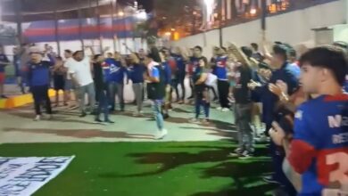 Photo of Tensión en Tigre: los hinchas se manifestaron en la puerta del club