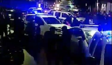 Photo of A medianoche crecen la protesta policial en Misiones y la tensión a la espera de la Gendarmería