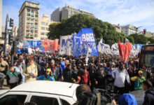 Photo of Los movimientos sociales vuelven a salir a la calle contra el ajuste de Pettovello y Milei