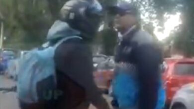 Photo of Video: discutió con un agente de tránsito en la puerta de un colegio de Tigre y se agarraon a las piñas