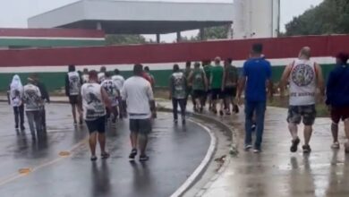 Photo of Un grupo de hinchas del Fluminense se presentó en un entrenamiento para protestar por los malos resultados