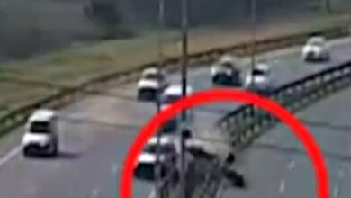 Photo of Video: atropelló y mató a un motociclista que voló por arriba del guardarraíl del Camino del Buen Ayre