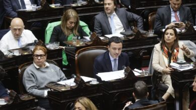 Photo of Amenaza de veto: la UCR cedió ante Milei y postergó la sesión en Diputados para restituir el fondo para salarios docentes