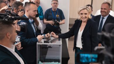Photo of La extrema derecha de Le Pen se impone en la primera vuelta en las legislativas, según los sondeos