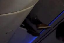 Photo of Accidentado vuelo de Air Europa: el impactante video del rescate de un pasajero de adentro del portaequipajes tras salir volando por la turbulencia
