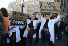 Photo of Dos de cada tres argentinos respaldan el reclamo de las universidades