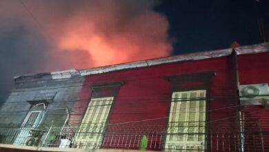 Photo of La Boca: al menos 50 personas fueron evacuadas y 11 resultaron intoxicadas por un incendio que destruyó un conventillo