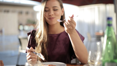 Photo of ¿Comés muy rápido y te cae mal? Conocé estos trucos para comer más despacio