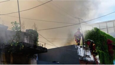 Photo of Incendio en La Boca: tres personas fueron asistidas por inhalación de humo y traumatismos