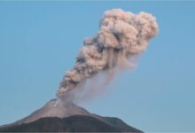 Photo of Alerta en Indonesia por la erupción del volcán Lewotobi: murieron nueve personas