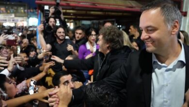 Photo of Custodiados por francotiradores, Milei y Adorni encabezaron un acto en Lugano​Custodiados por francotiradores, Milei y Adorni encabezaron un acto en Lugano 