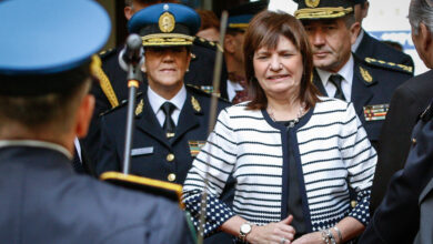 Photo of Capuchetti le pide ayuda a Bullrich para desviar la investigación del atentado a CFK
