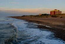 Photo of Esencial para fotógrafos y enamorados de las escapadas: la costa oculta de Buenos Aires que cuenta con los mejores atardeceres del país