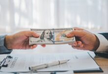 Photo of ¿Quién intervino para que baje el dólar tras la salida del cepo?