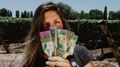 Photo of Su hermana con síndrome de down la ayudó a encontrar un propósito con el arte: “Con un pincel en la mano se puede cambiar el mundo”
