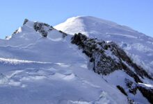 Photo of Cómo es Mont Blanc, la peligrosa montaña de los Alpes donde murió el guía argentino