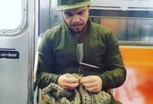 Photo of La historia del emprendedor latino que se volvió viral por tejer en el metro de Nueva York y ahora vive de su pasión