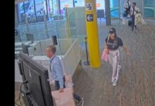 Photo of Cómo fue el ingreso al país de Laura Belén Arrieta, la valijera trumpista