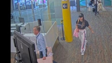 Photo of Cómo fue el ingreso al país de Laura Belén Arrieta, la valijera trumpista