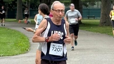 Photo of Vive en Nueva York: tiene 80 años, es corredor de largas distancias y revela su “arma secreta” para estar en forma
