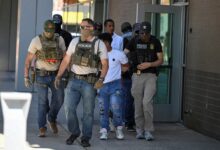 Photo of Para frenar al ICE: el proyecto de ley “No Secret Police Act 2025” que promueve Illinois contra los “abusos de poder”