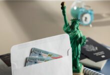 Photo of Green cards al borde del colapso: por qué el Uscis demora hasta 1000% más el proceso de entrega o renovación