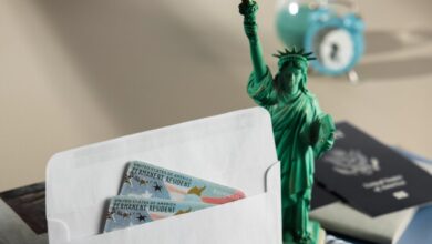 Photo of Green cards al borde del colapso: por qué el Uscis demora hasta 1000% más el proceso de entrega o renovación