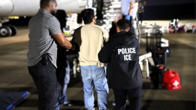 Photo of Video del ICE: así es un vuelo de deportación de migrantes por dentro
