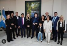Photo of La Justicia pone la mira sobre los bienes del pastor “milagroso” que recibió a Milei en su “megatemplo”
