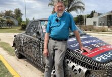 Photo of Cary, el cordobés que creó un auto con mil bujías y se volvió viral