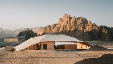 Photo of Glamping en medio del desierto: este hotel combina lujo, carpas y diseño en uno de los paisajes más imponentes del mundo