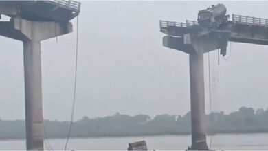 Photo of Tragedia en India: se derrumbó un puente y murieron nueve personas