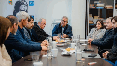 Photo of Gestos de gobernadores del PJ dialoguista: se alejan de Javier Milei y se acercan a Fuerza Patria