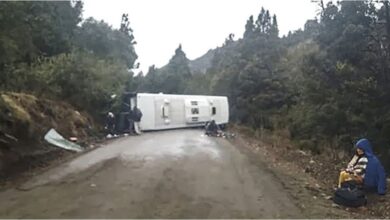 Photo of Grave accidente en Neuquén: volcó un micro rumbo a Villa Traful y 20 turistas resultaron heridos