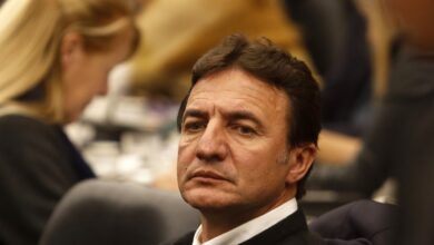 Photo of Roberto Sánchez va de candidato en Tucumán y le muerde el voto a los radicales con peluca​Roberto Sánchez va de candidato en Tucumán y le muerde el voto a los radicales con peluca 