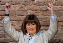 Photo of Inmobiliaria Bullrich: la ministra regaló viviendas construidas por Cristina Kirchner en Córdoba 