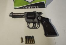 Photo of Reaccionó a los tiros: hombre de 88 años frustró robo en su casa y quedó sin arma porque no tenía los papeles