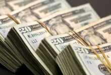 Photo of El dólar oficial registró su mayor retroceso diario en casi dos meses y en el Banco Nación cerró a $1.350