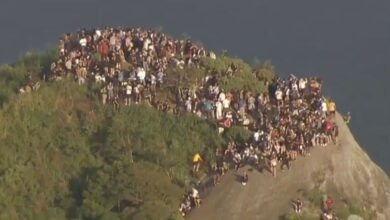 Photo of Tiroteo, caos y miedo en Río de Janeiro: casi 200 turistas quedaron atrapados en la cima de un morro durante un operativo narco