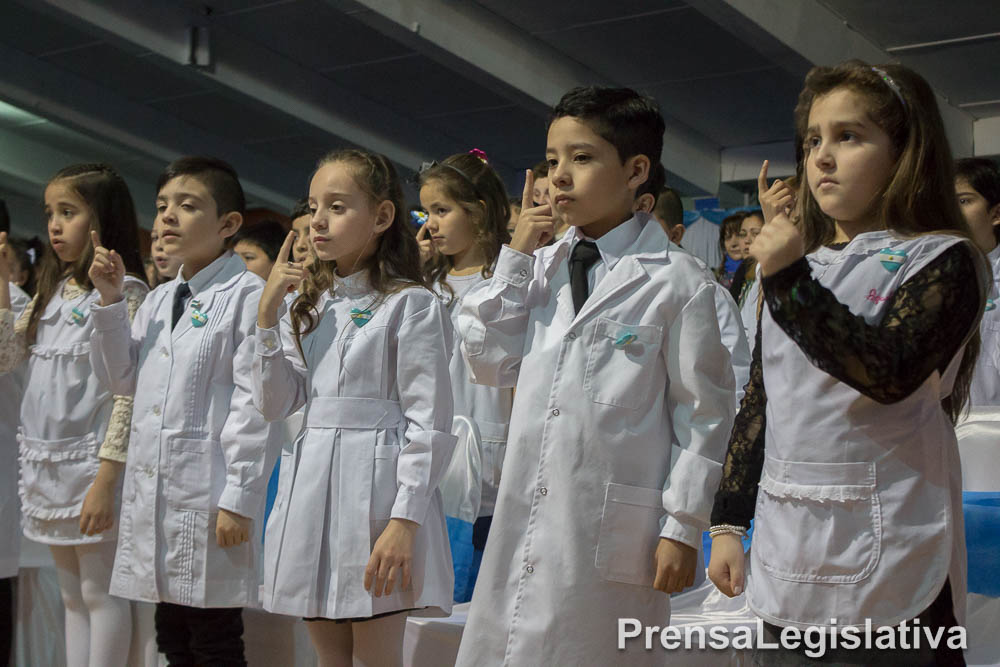 Photo of ESCUELA 9: Renovó su bandera de ceremonias y prometieron lealtad alumnos de 4º año