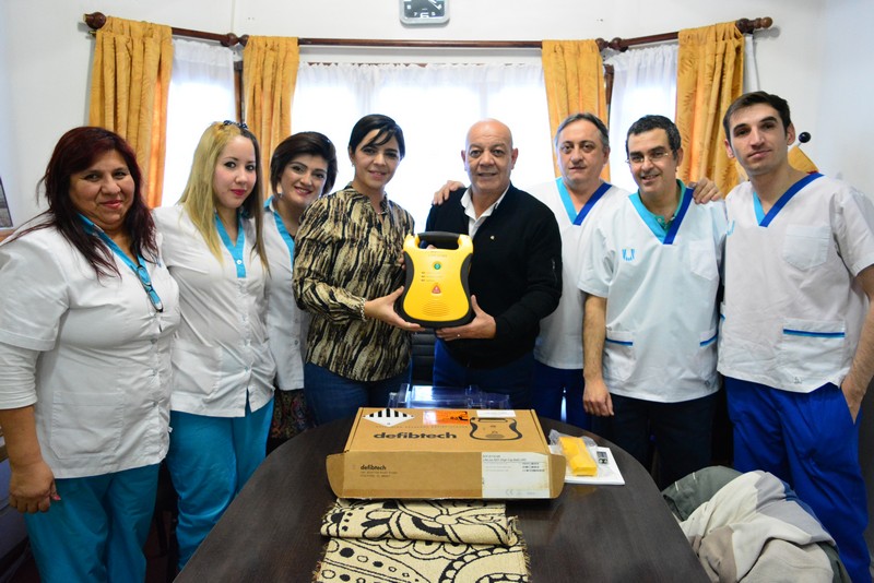 Photo of EL CONCEJAL ROMERO DONÓ UN DESFIBRILADOR AL PROGRAMA MUNICIPAL DE POLÍTICAS SANITARIAS