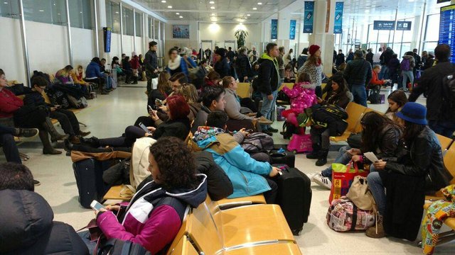 Photo of El aeropuerto de Bariloche está operativo pero muchos turistas siguen varados