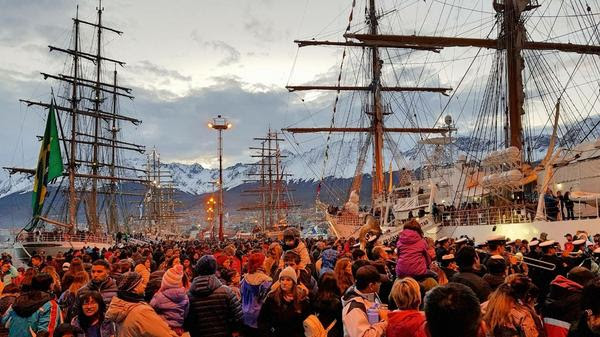 Photo of “VELAS LATINOAMÉRICA 2018”: MÁS DE 33 MIL PERSONAS PASARON POR EL PUERTO DE USHUAIA DURANTE EL FIN DE SEMANA