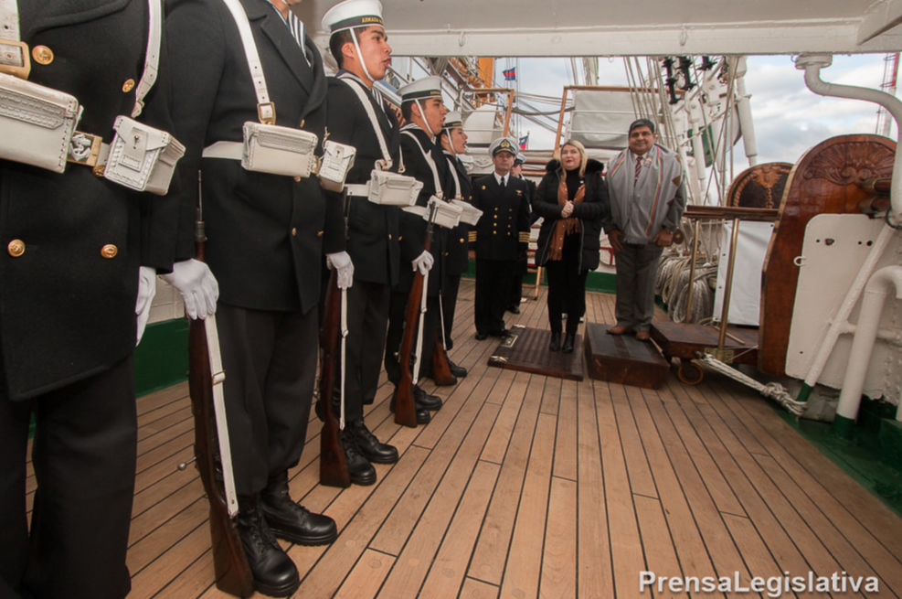 Photo of Autoridades fueguinas fueron recibidas en la fragata Esmeralda