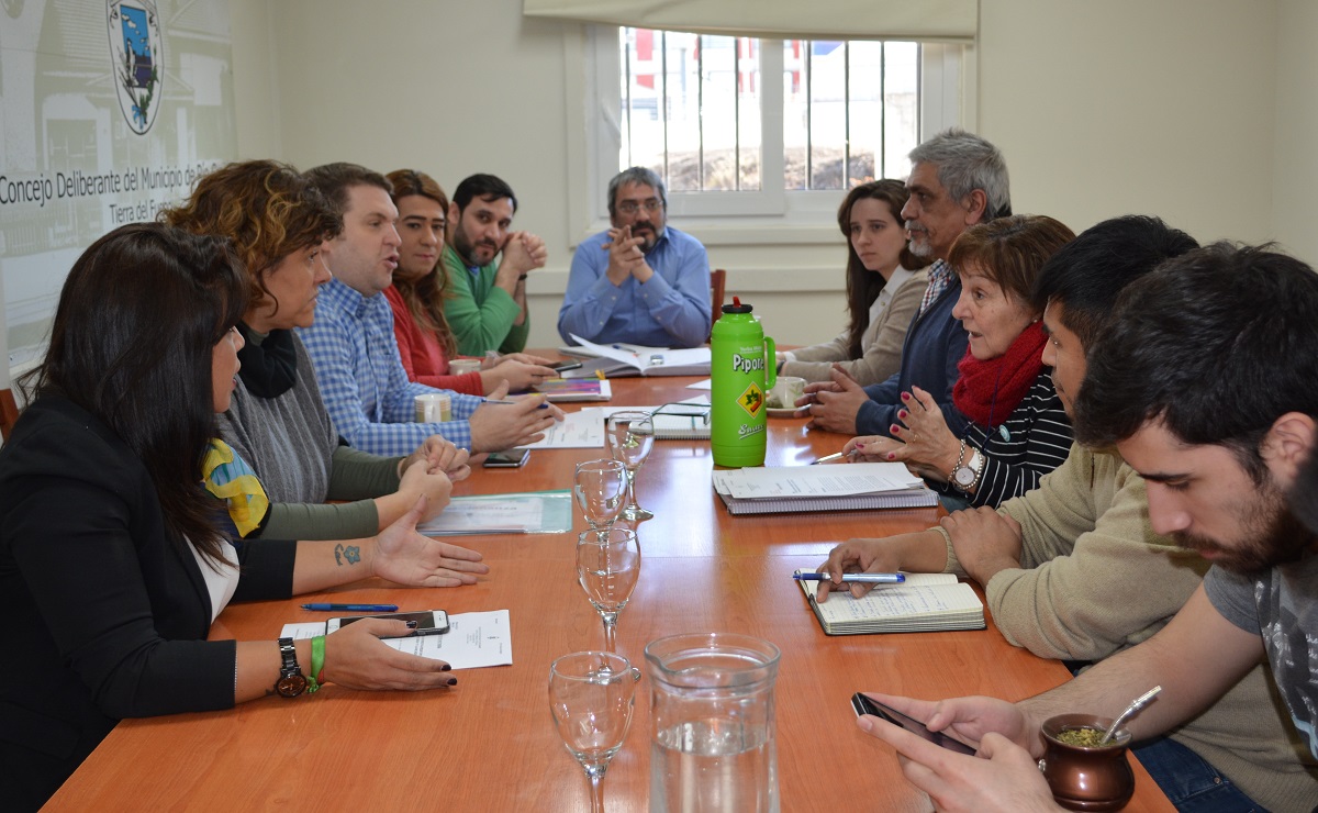 Photo of RÍO GRANDE ANALIZAN LA OBLIGATORIEDAD DE CAPACITAR EN RCP A COMERCIOS Y TRANSPORTE PÚBLICO